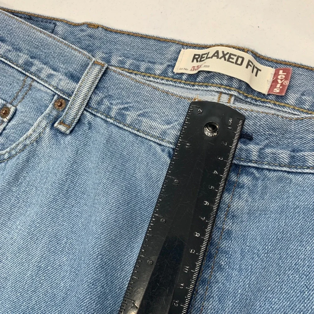 Levis 550 Relaxed Fit Light Wash Denim Jeans Mens 40x30 (fit 40x29) Tapered